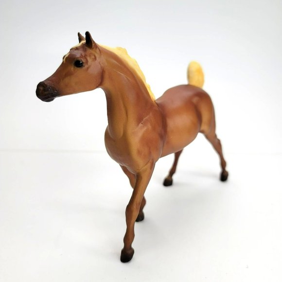 Breyer Horse Figurine Arabian Palomino Paddock Pals Classic Chestnut PR422 - Picture 3 of 7